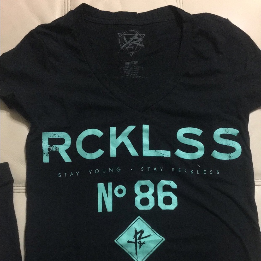 Young & Reckless V-Neck tee sz Medium